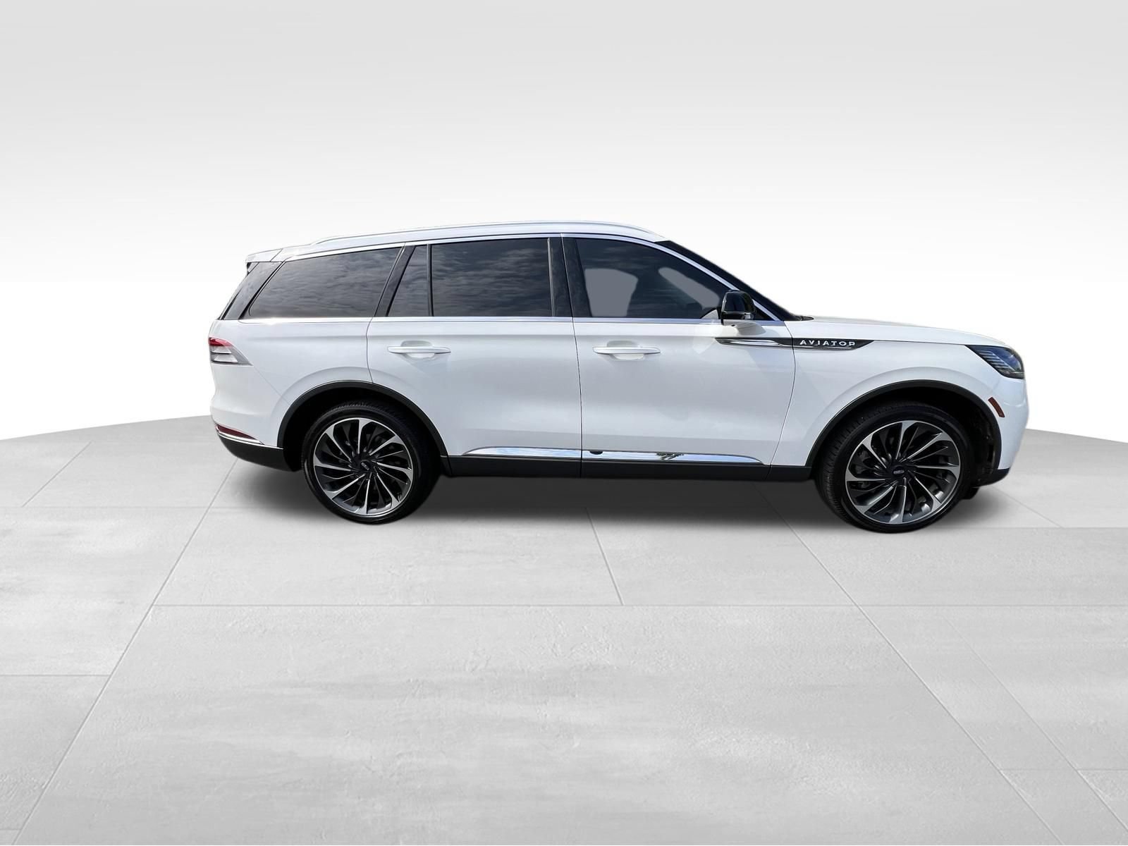 Used 2025 Lincoln Aviator Reserve w/ Equipment Group 201A AWD/4WD image 4