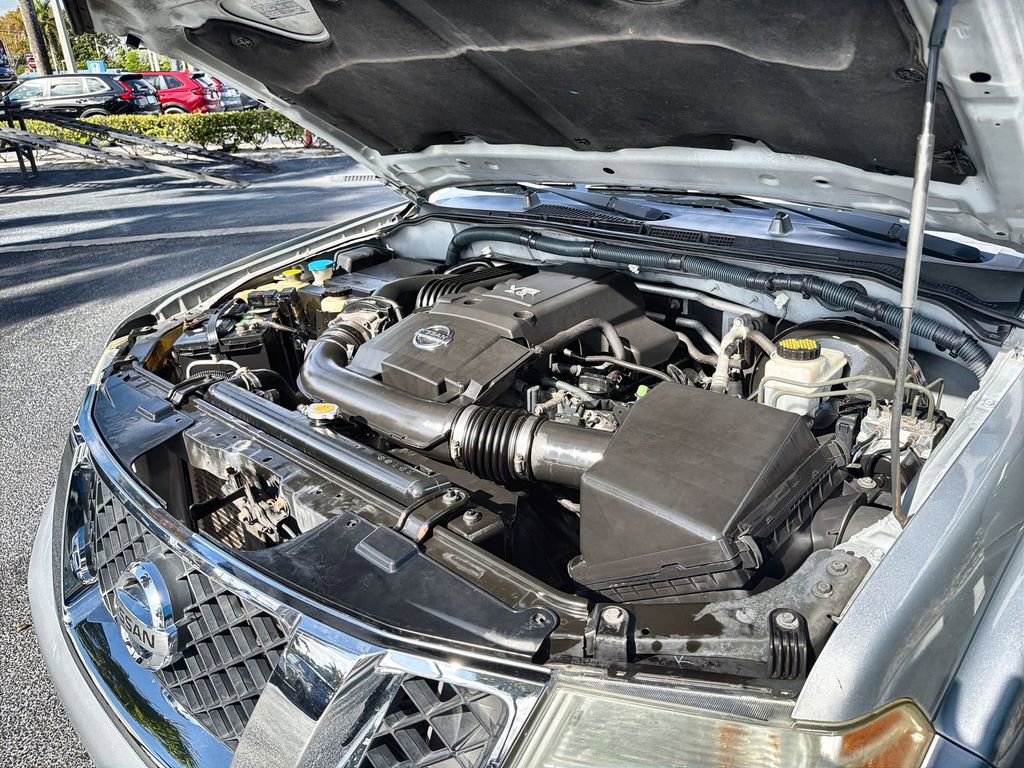 Used 2010 Nissan Pathfinder S image 28