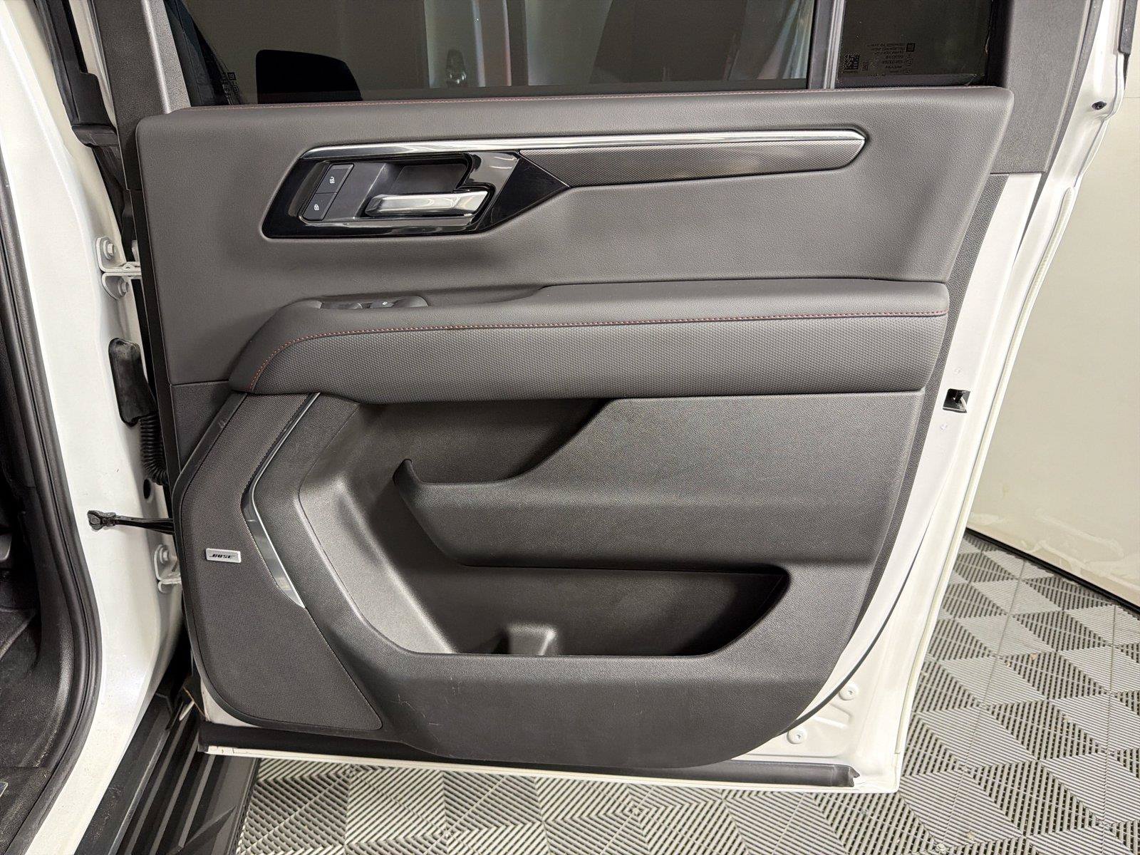 Used 2025 Chevrolet Suburban RST w/ Comfort Package RWD image 15