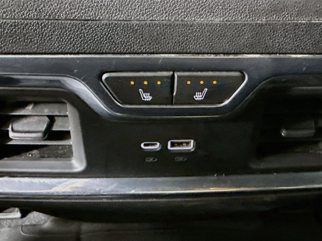 Used 2023 Chevrolet Silverado 1500 High Country w/ Technology Package AWD/4WD image 26