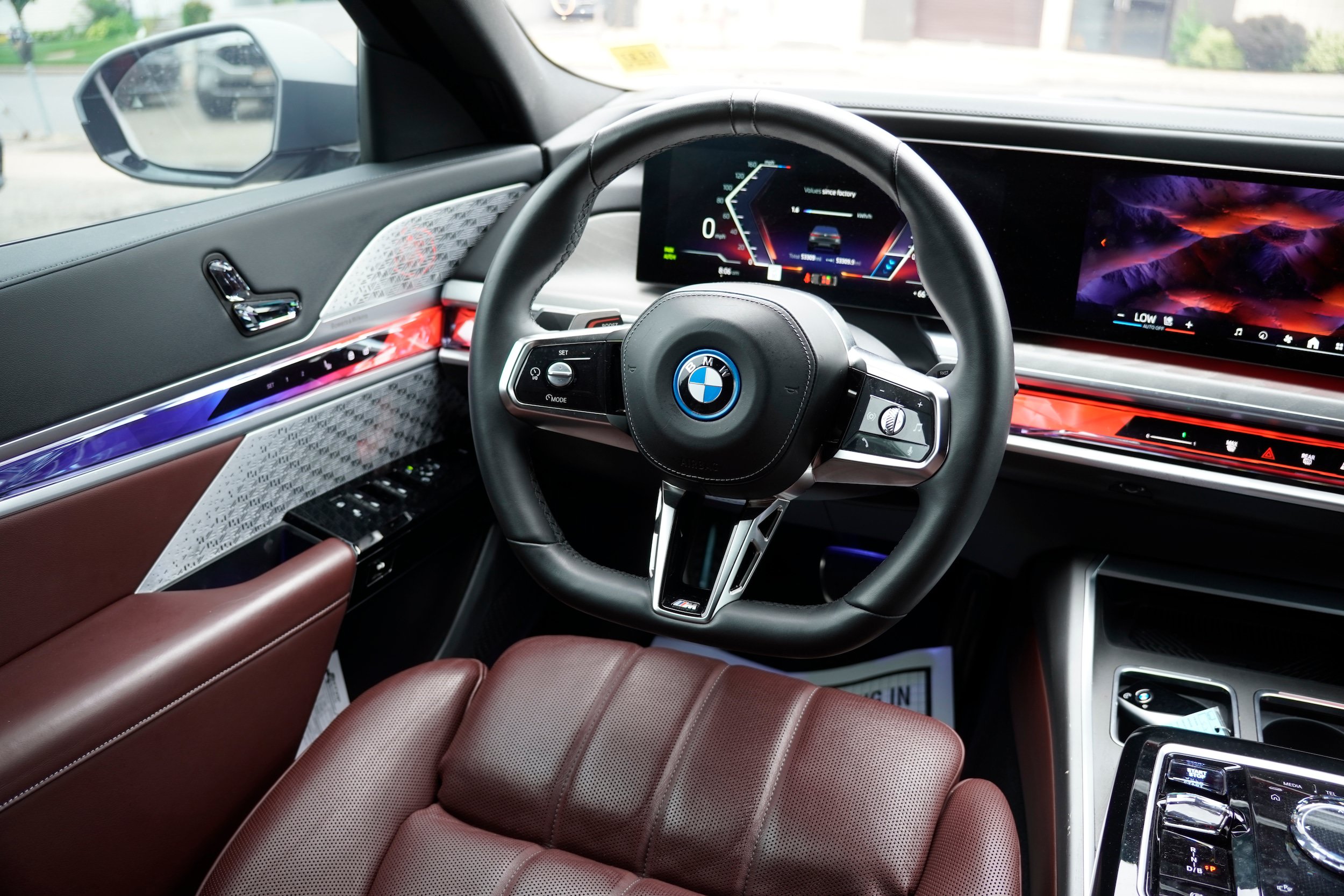 Used 2023 BMW i7 xDrive60 w/ Parking Assistance Package AWD/4WD image 25