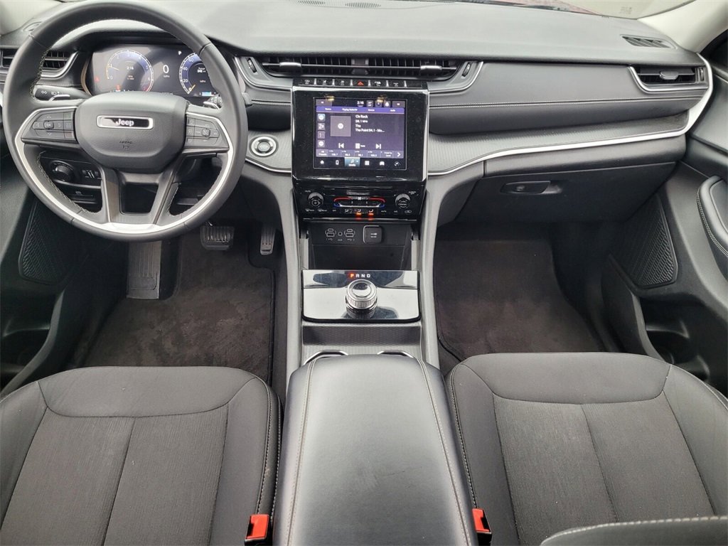 Used 2024 Jeep Grand Cherokee Laredo image 8