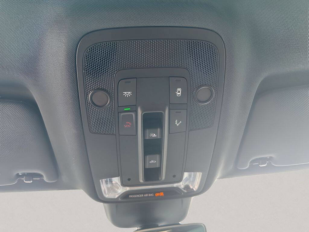 Used 2025 Audi Q3 2.0T Premium image 33