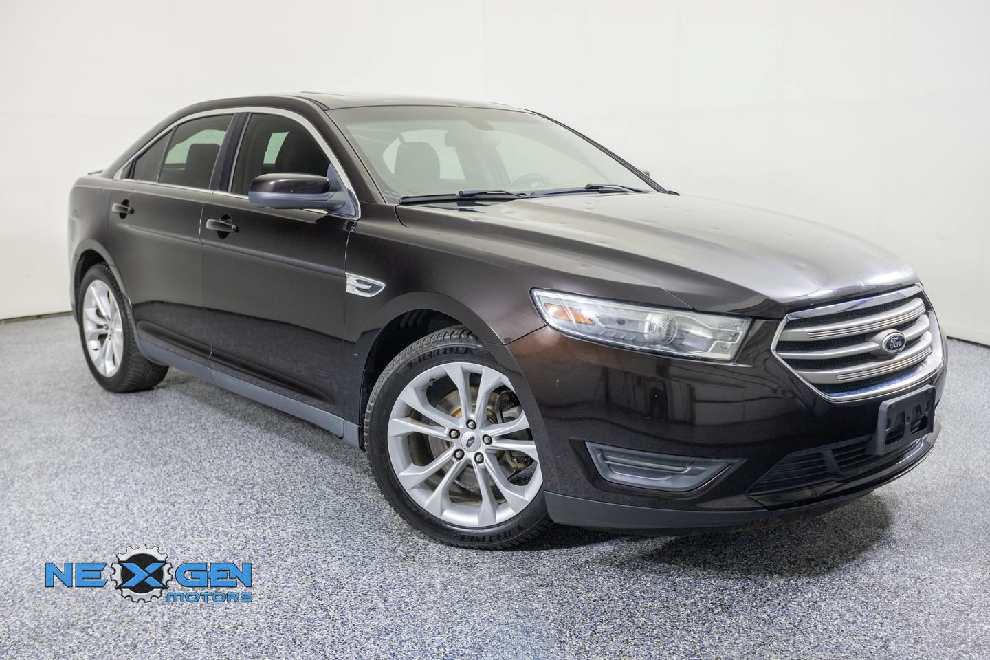 Used 2013 Ford Taurus SEL FWD image 1
