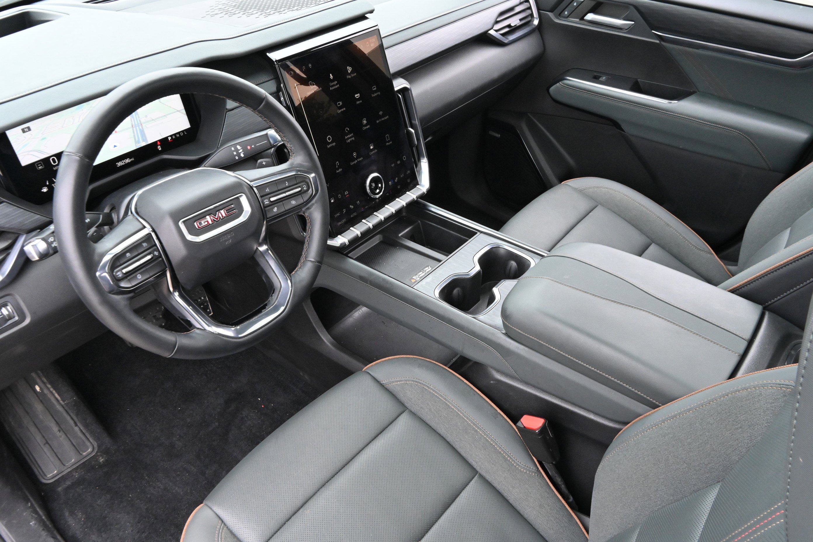 Used 2024 GMC Acadia AT4 w/ Luxury Package image 15