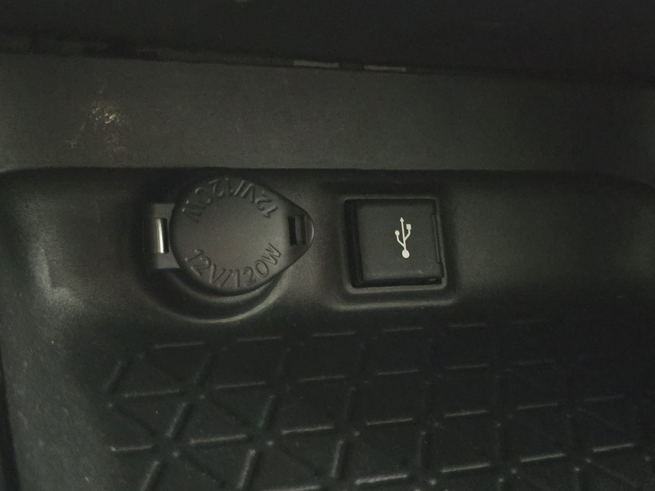 Used 2021 Toyota RAV4 XLE image 26