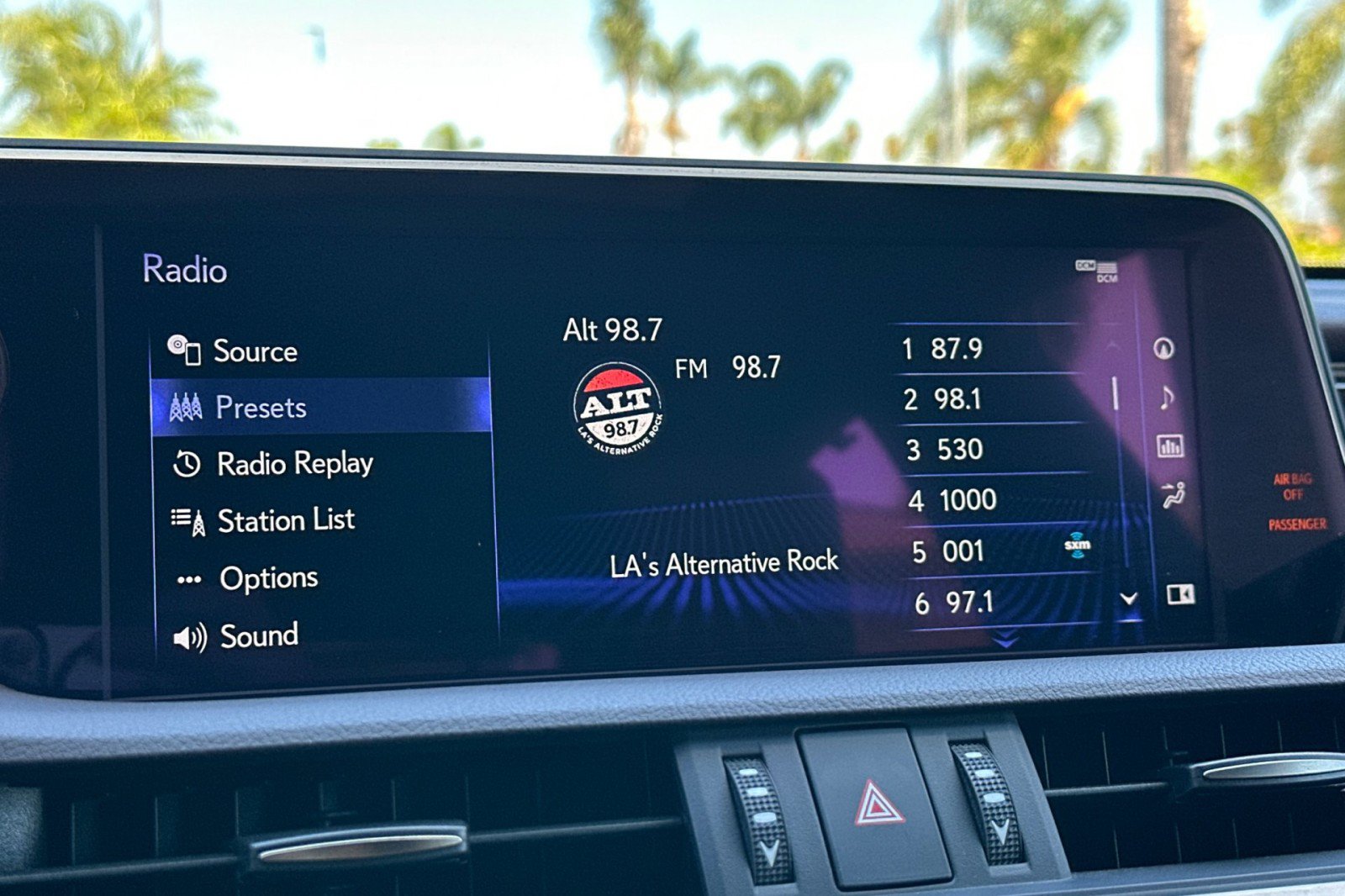 Used 2019 Lexus ES 300h Ultra Luxury w/ Accessory Package 2 FWD image 17