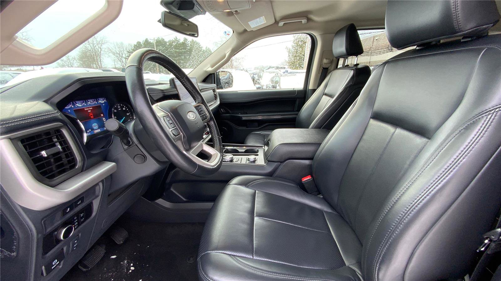 Used 2024 Ford Expedition XLT AWD/4WD image 10