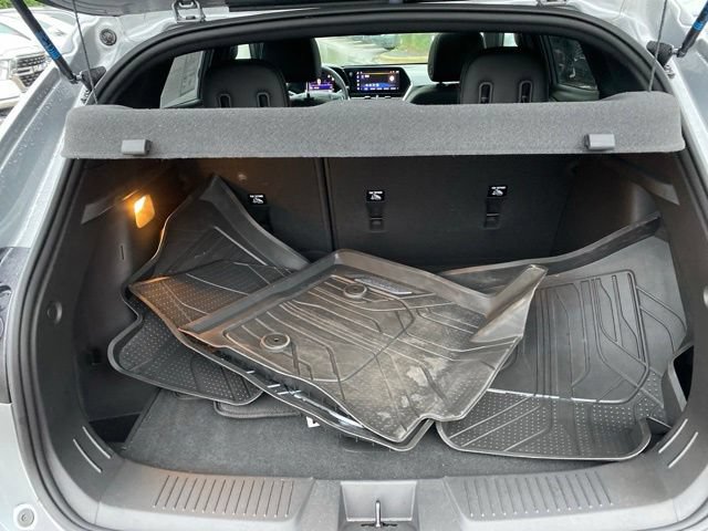 Used 2024 Chevrolet Trax RS w/ Sunroof Package FWD image 27