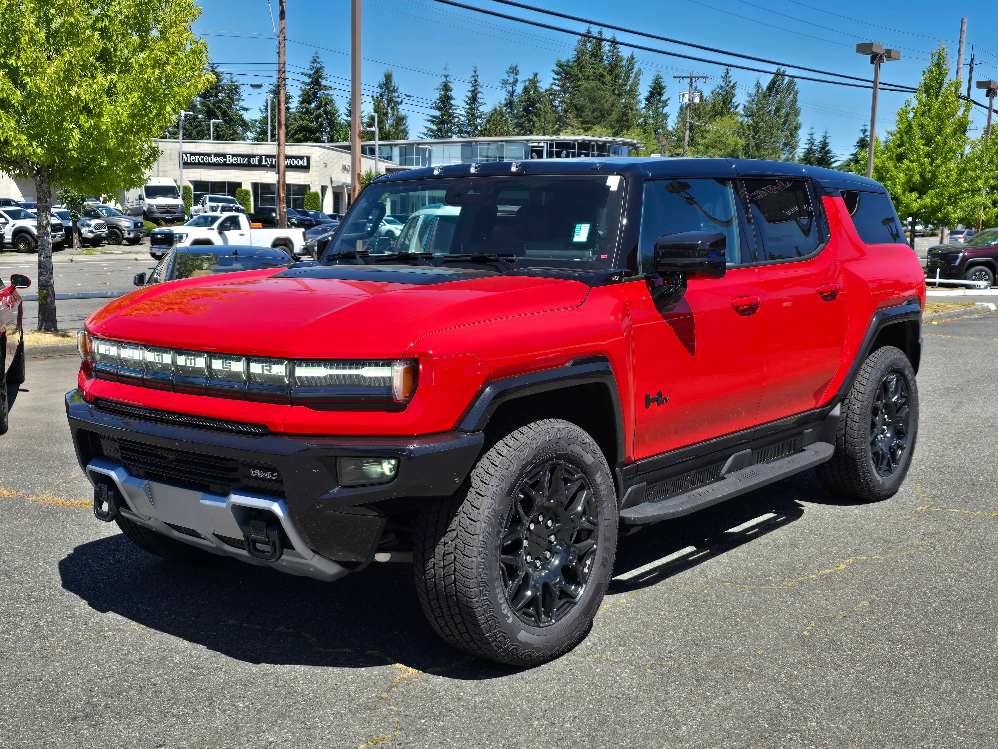 New 2026 GMC Hummer EV SUV w/ LPO, Dark Essentials Package AWD/4WD image 3