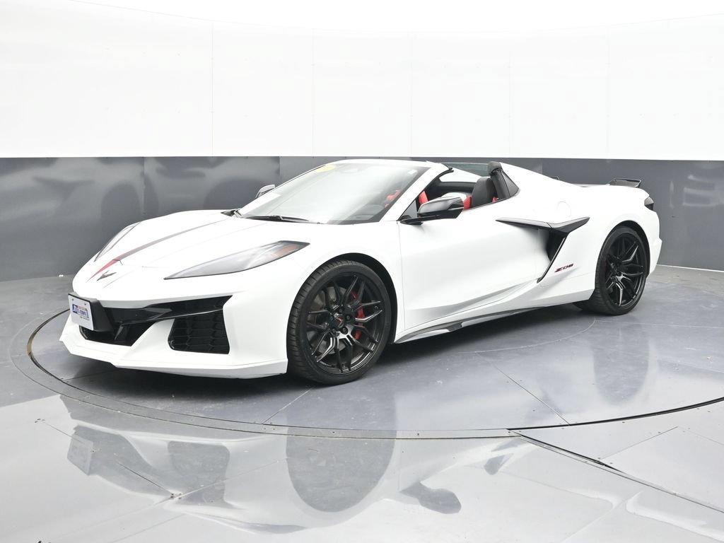 Used 2024 Chevrolet Corvette Z06 RWD image 3