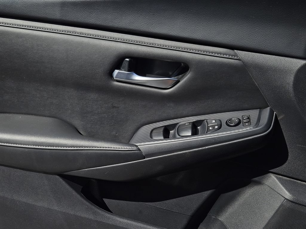 Used 2023 Nissan Sentra SV w/ Electronics Package FWD image 18