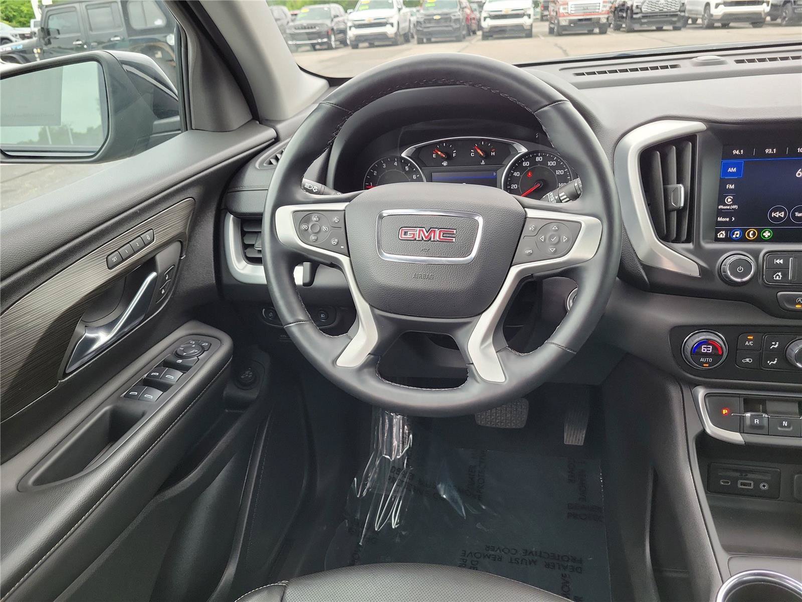 Used 2024 GMC Terrain SLT AWD/4WD image 13
