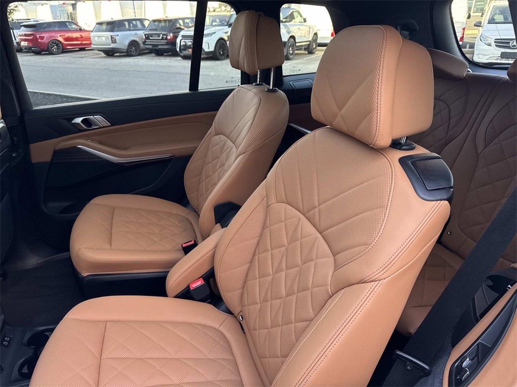 Used 2025 BMW X7 xDrive40i w/ M Sport Package image 16