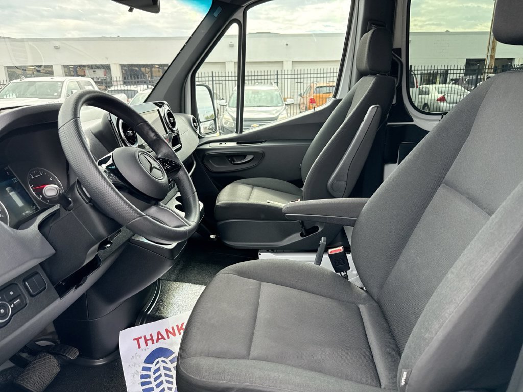 Used 2025 Mercedes-Benz Sprinter 2500 image 21