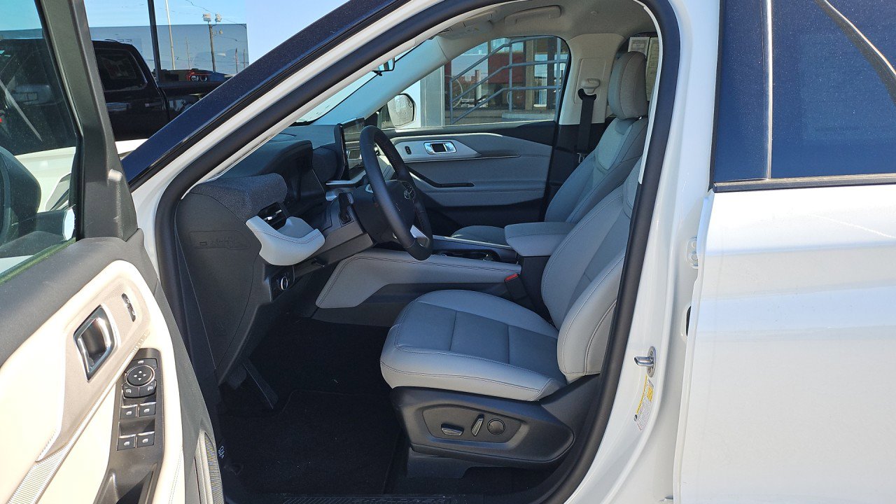 New 2025 Ford Explorer Active w/ Active Comfort Package image 7