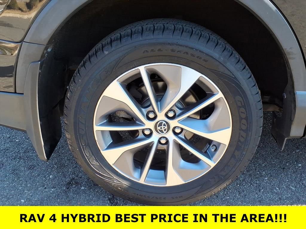 Used 2018 Toyota RAV4 XLE w/ Convenience Package image 8