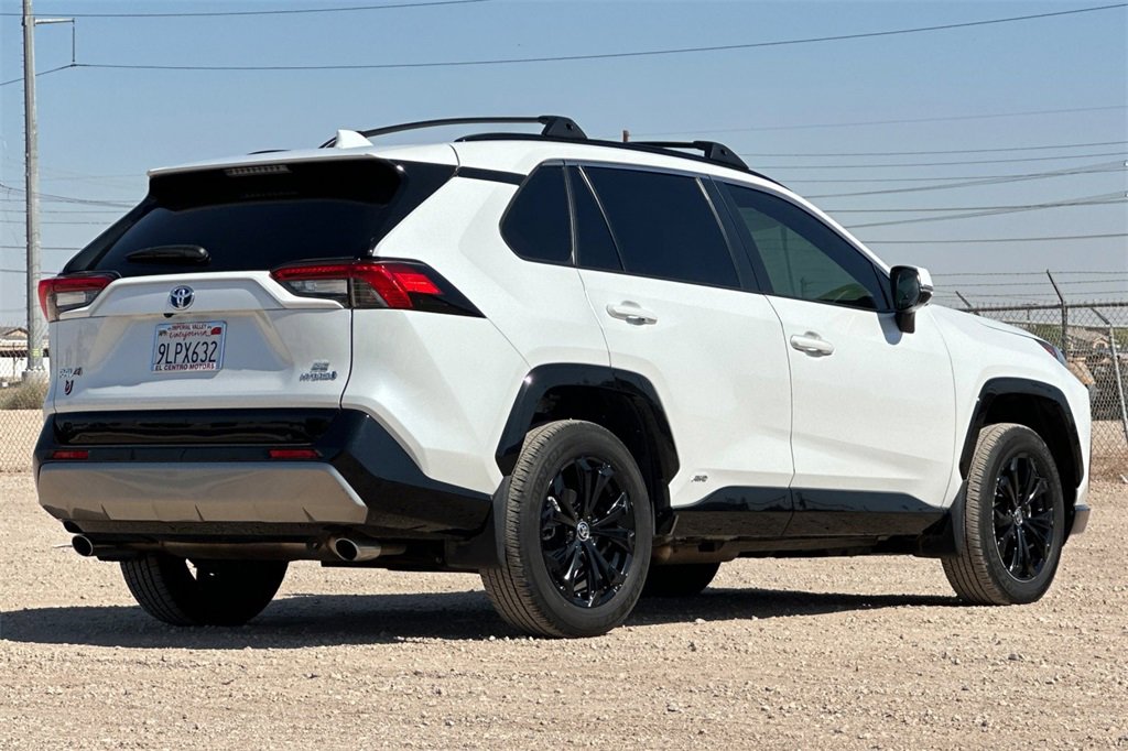 Used 2024 Toyota RAV4 SE image 4