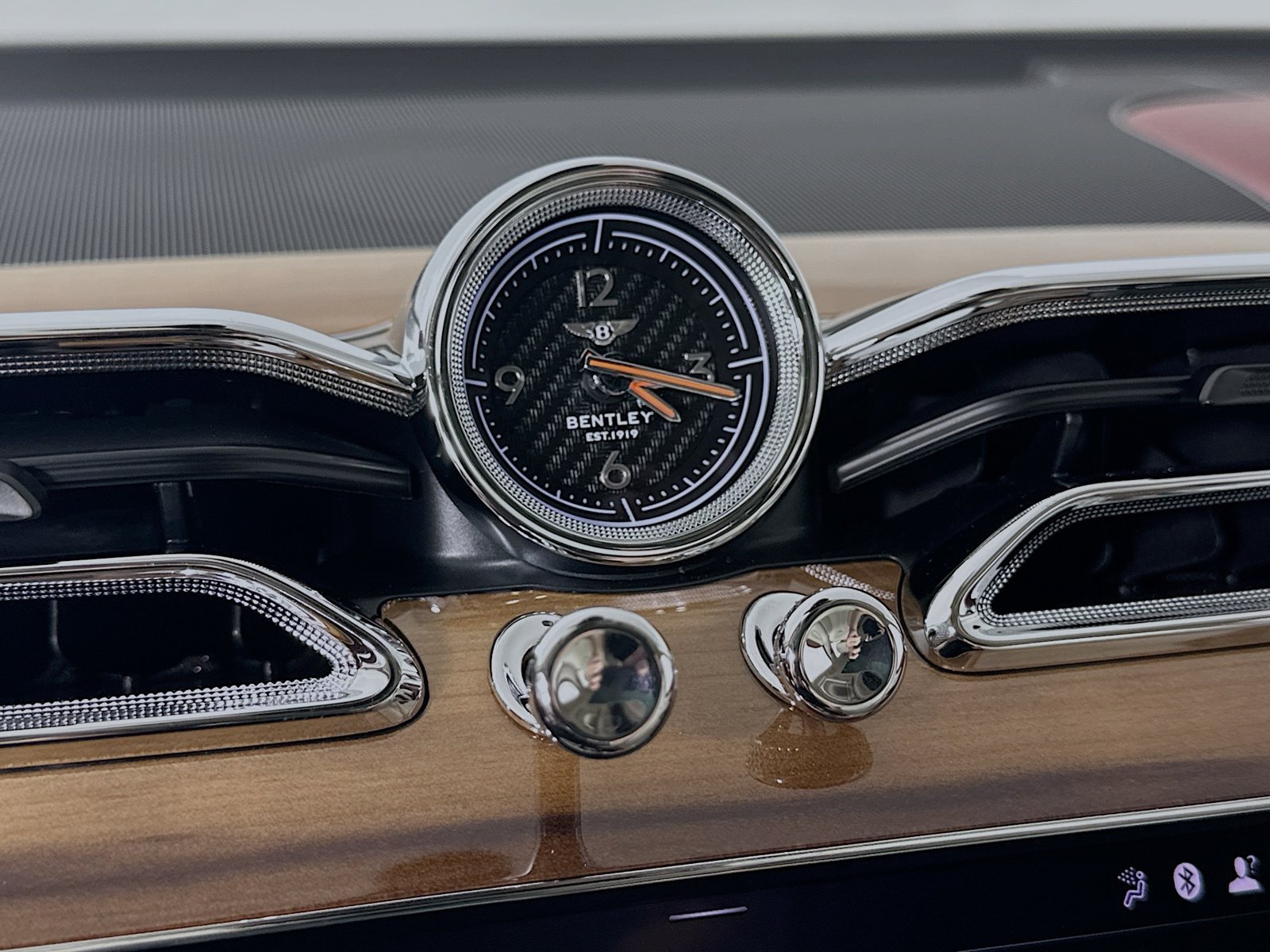 New 2026 Bentley Bentayga AWD/4WD image 28