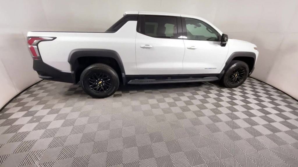 New 2025 Chevrolet Silverado EV LT image 12