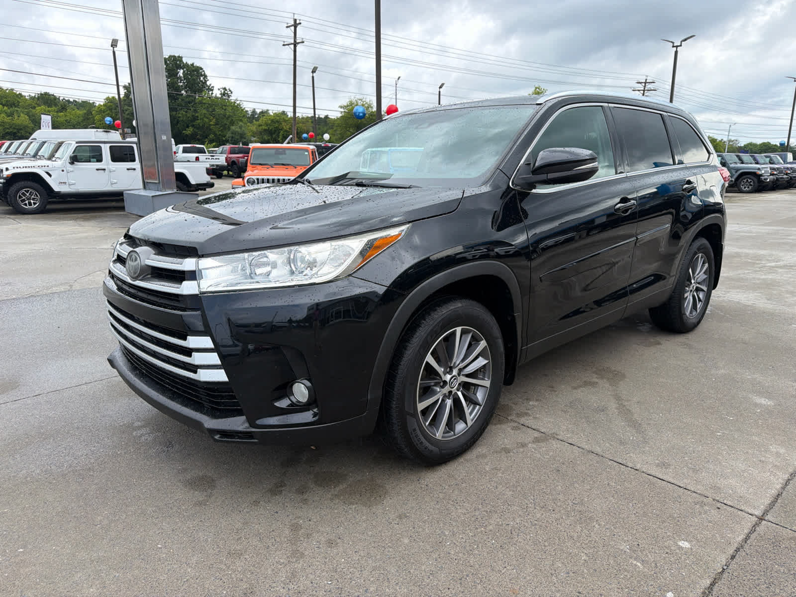 Used 2019 Toyota Highlander XLE AWD/4WD image 4