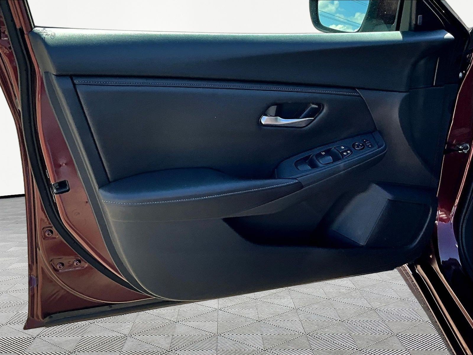 Used 2024 Nissan Sentra SV FWD image 22