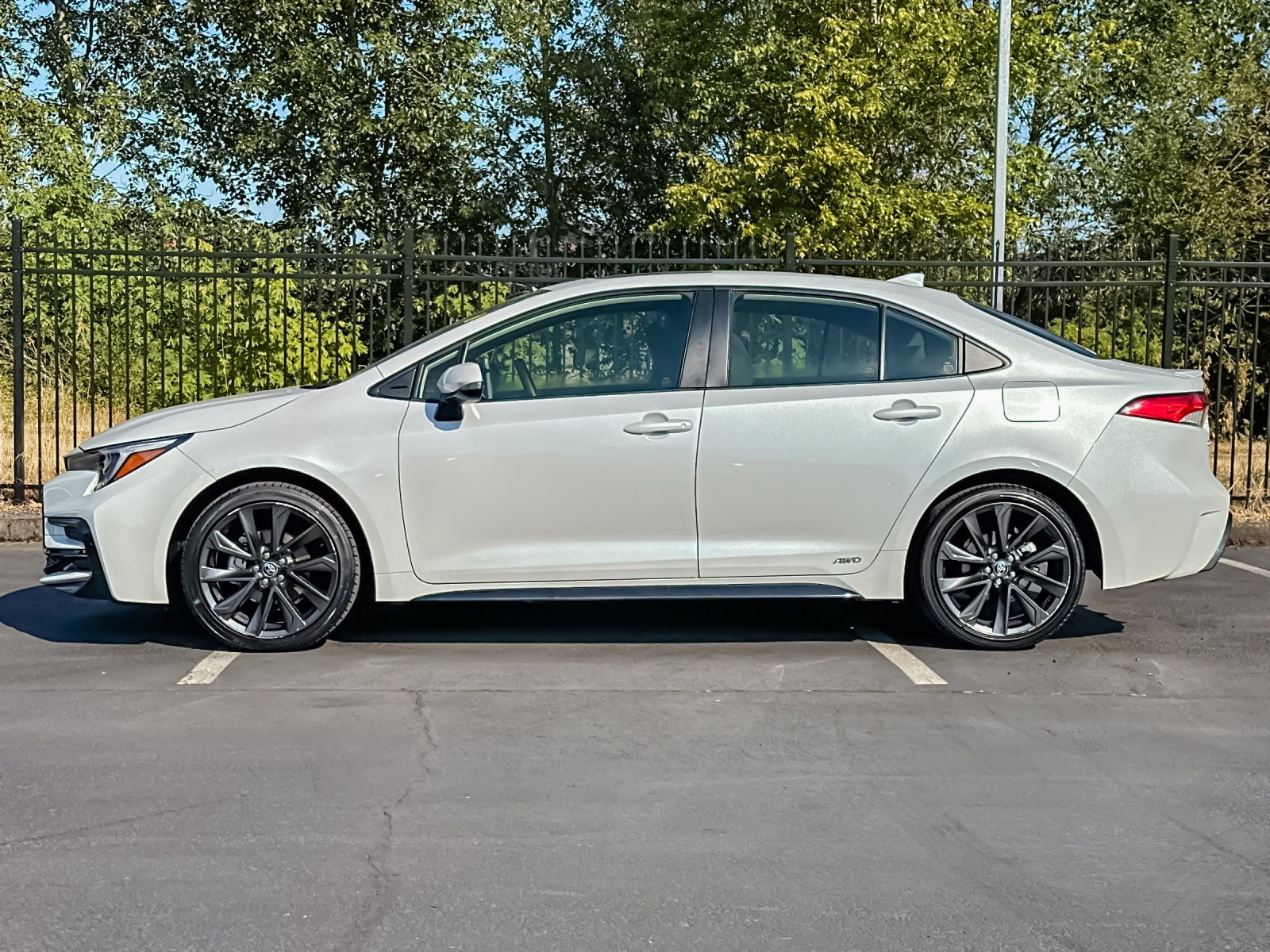 Used 2025 Toyota Corolla SE w/ SE Premium Package AWD/4WD image 7