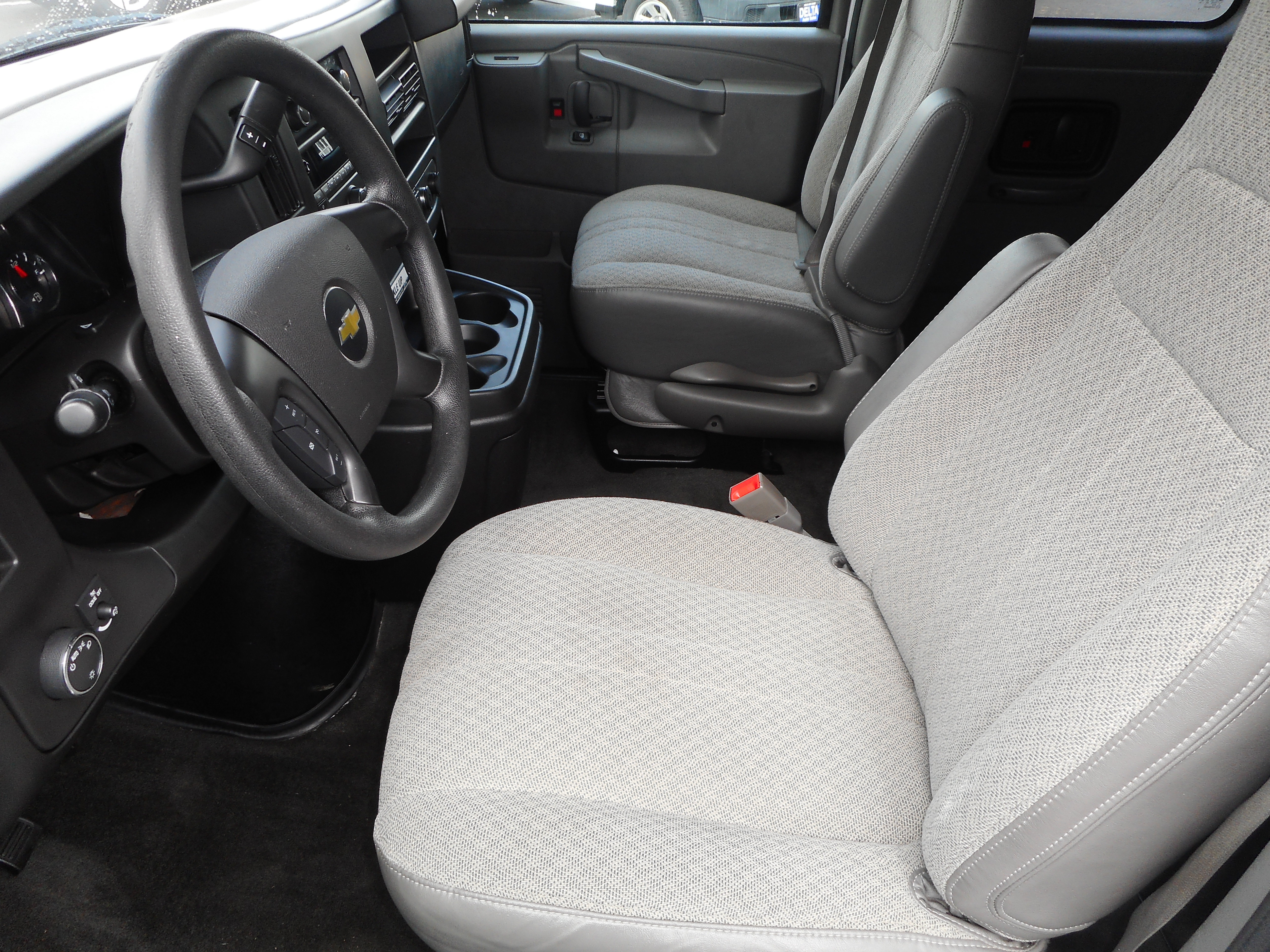 Used 2016 Chevrolet Express 3500 LT w/ LT Preferred Equipment Group RWD image 13