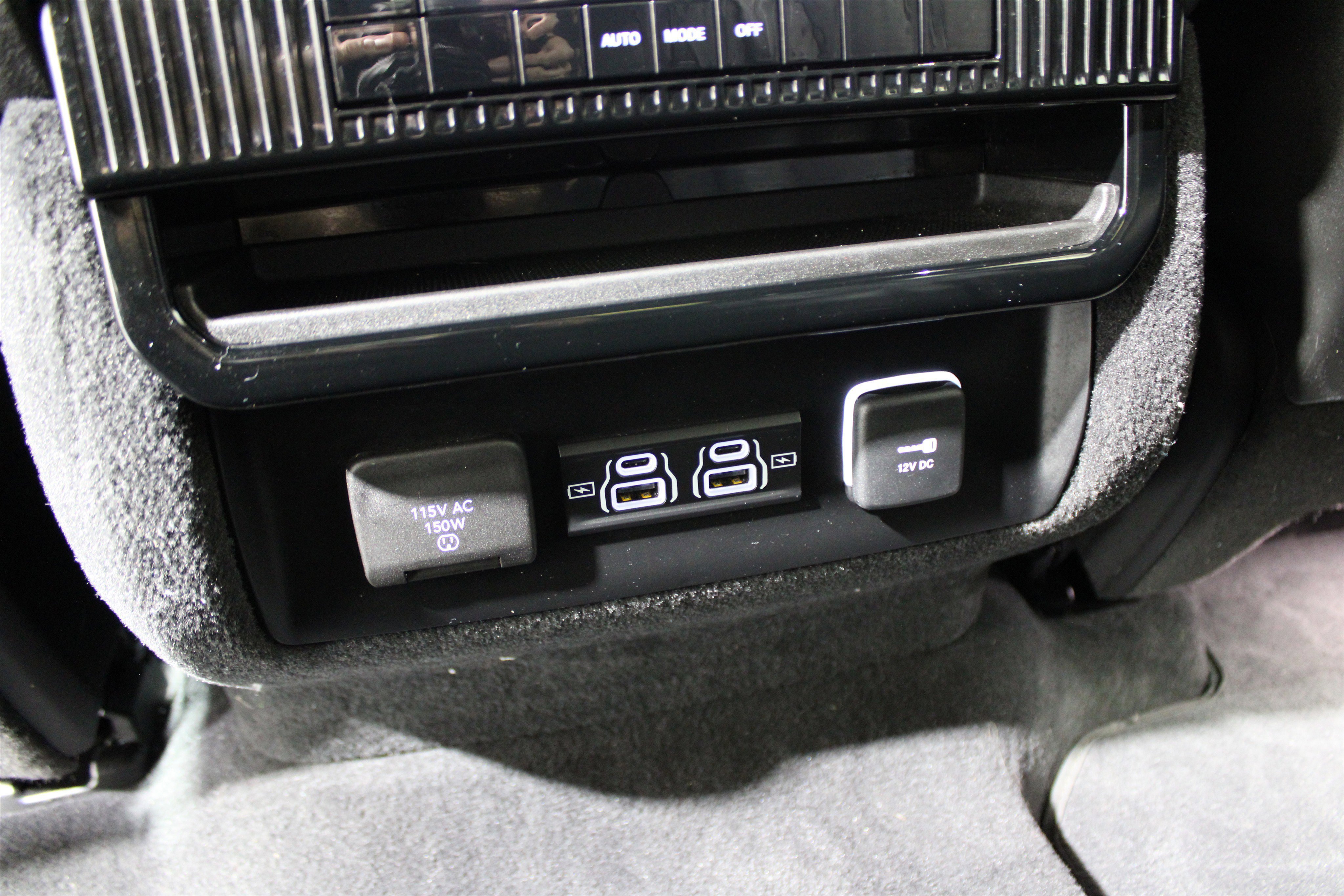 Used 2024 Jeep Wagoneer 4WD w/ Premium Group I image 28