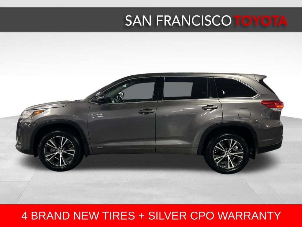 Used 2017 Toyota Highlander LE image 2