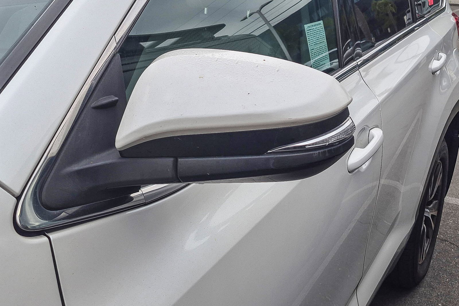 Used 2019 Toyota Highlander LE w/ Carpet Mat Package (TMS) image 15