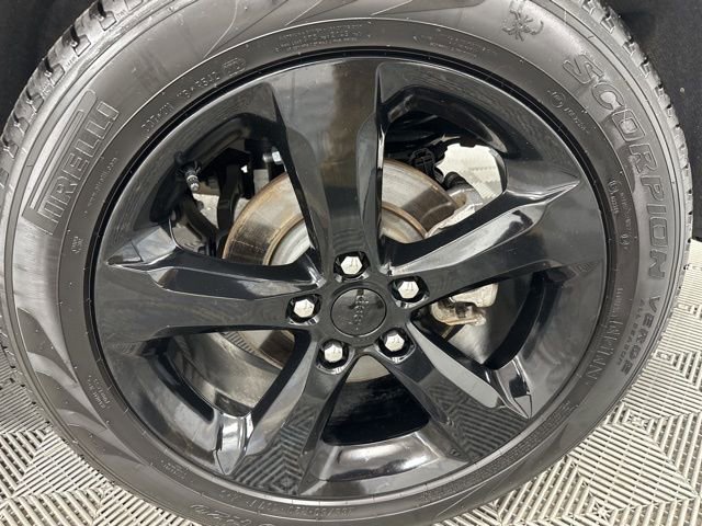 Used 2025 Jeep Grand Cherokee Limited w/ Black Appearance Package image 9