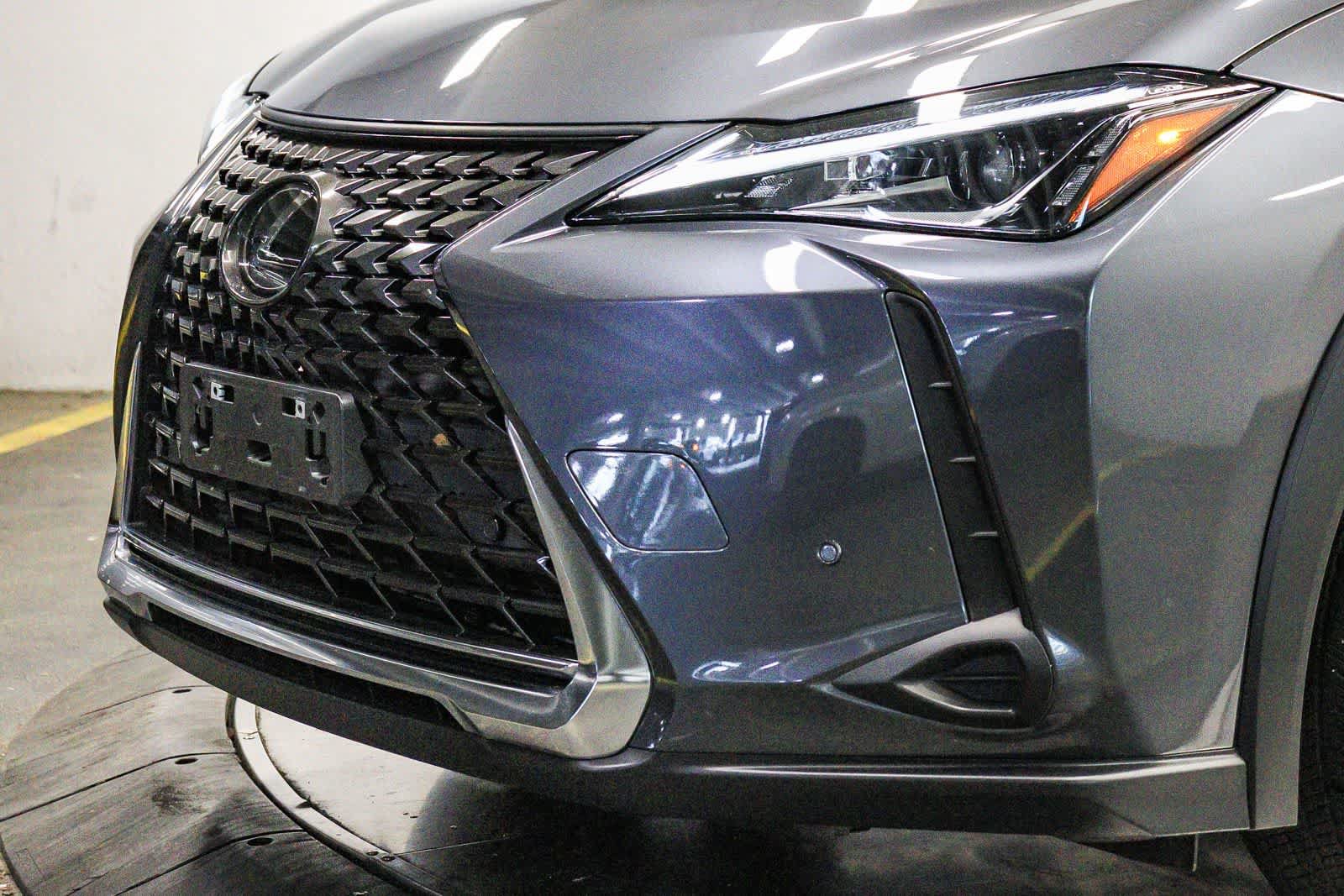 Used 2022 Lexus UX 200 w/ Accessory Package (Z2) FWD image 8