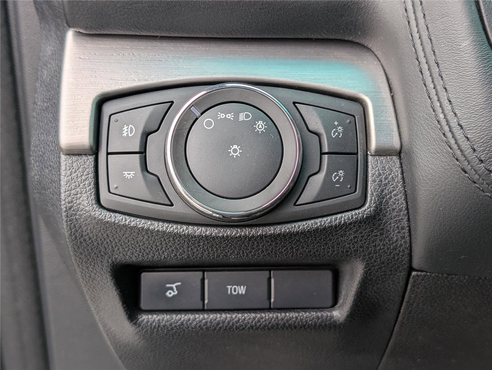 Used 2017 Ford Explorer Platinum image 24