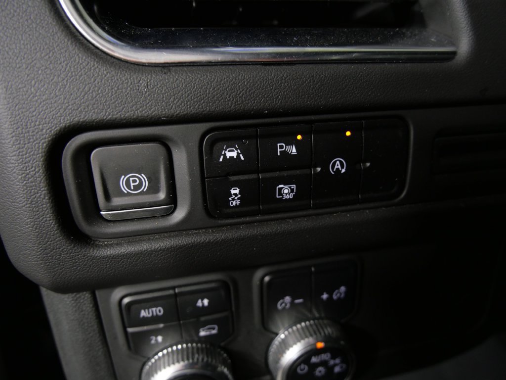 Used 2023 GMC Yukon SLT w/ SLT Premium Package AWD/4WD image 19