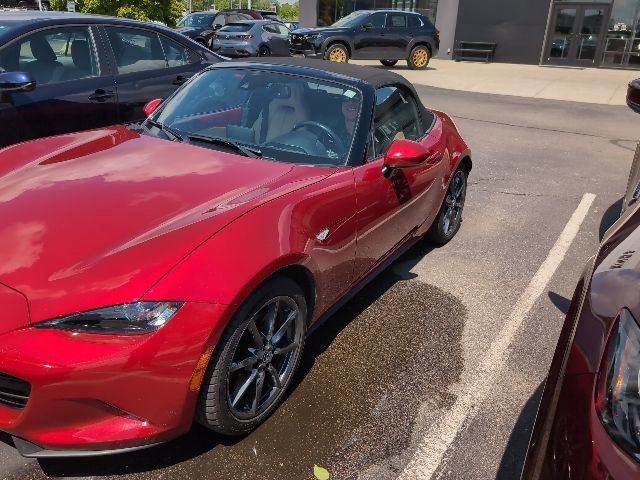 Used 2017 MAZDA MX-5 Miata Grand Touring RWD image 2