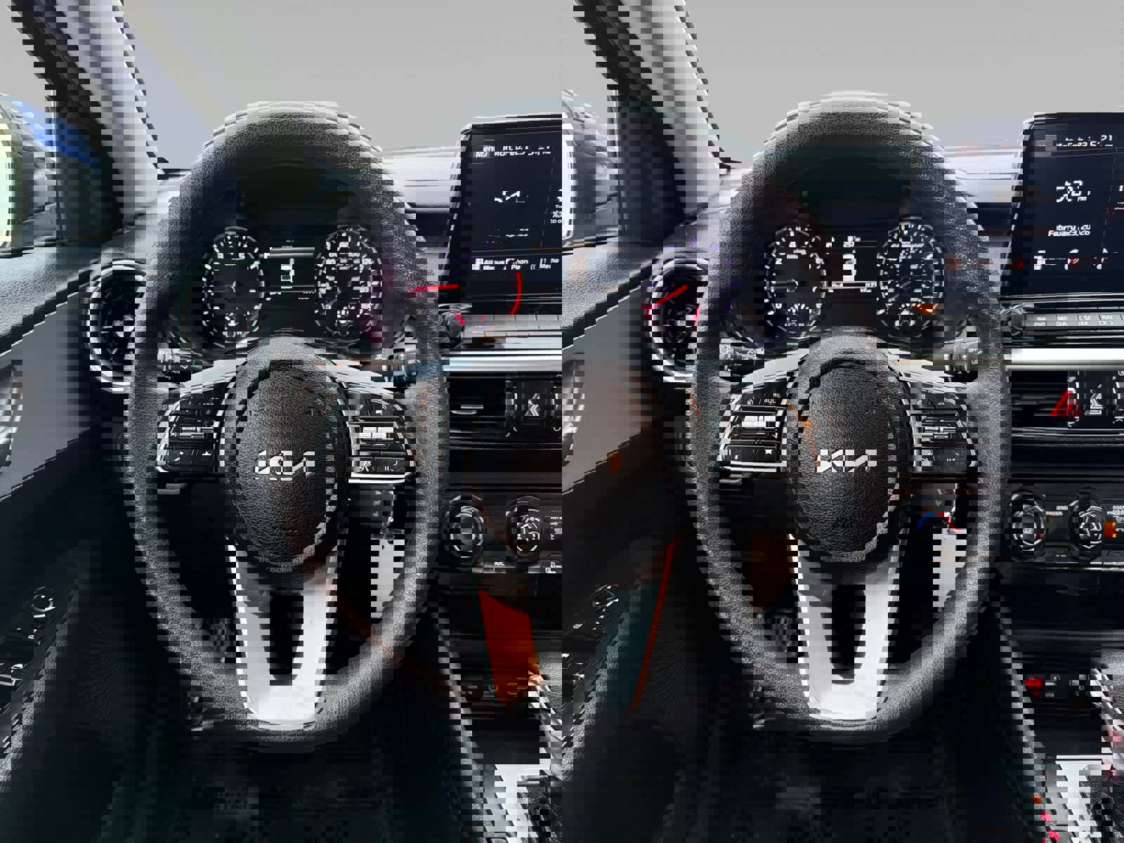 Used 2024 Kia Forte LXS w/ LXS Technology Package image 12