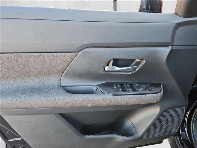Certified 2025 Nissan Kicks SV FWD image 10