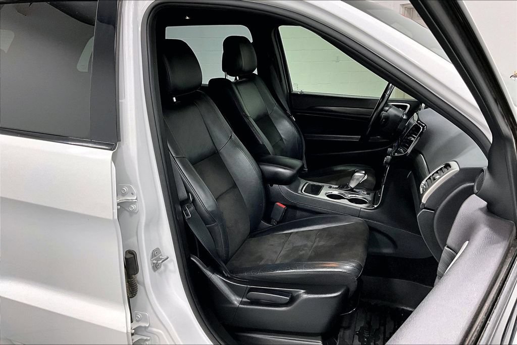 Used 2020 Jeep Grand Cherokee Altitude AWD/4WD image 9