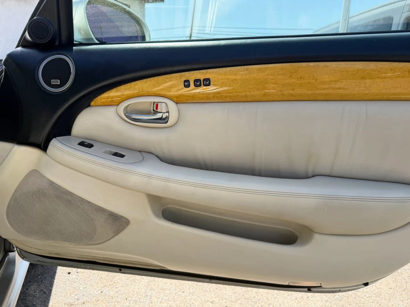Used 2002 Lexus SC 430 Convertible RWD image 9