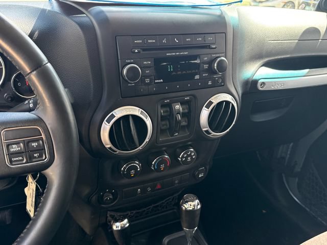 Used 2014 Jeep Wrangler Unlimited Sahara w/ Max Tow Package AWD/4WD image 20