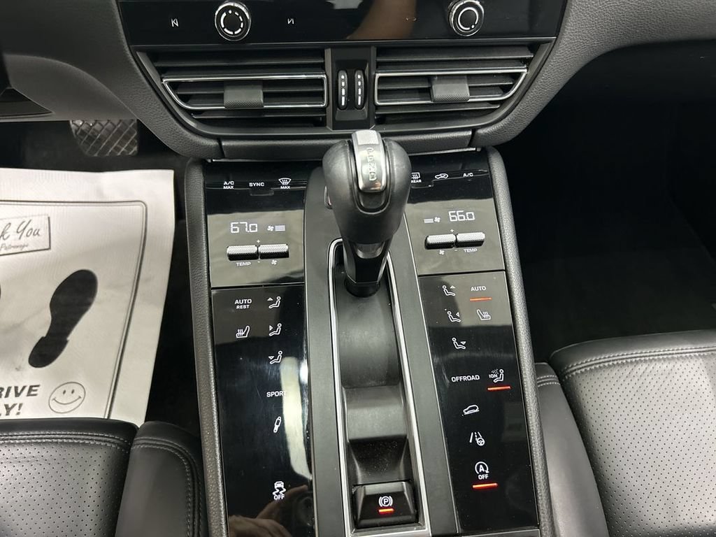 Certified 2022 Porsche Macan S AWD/4WD image 17