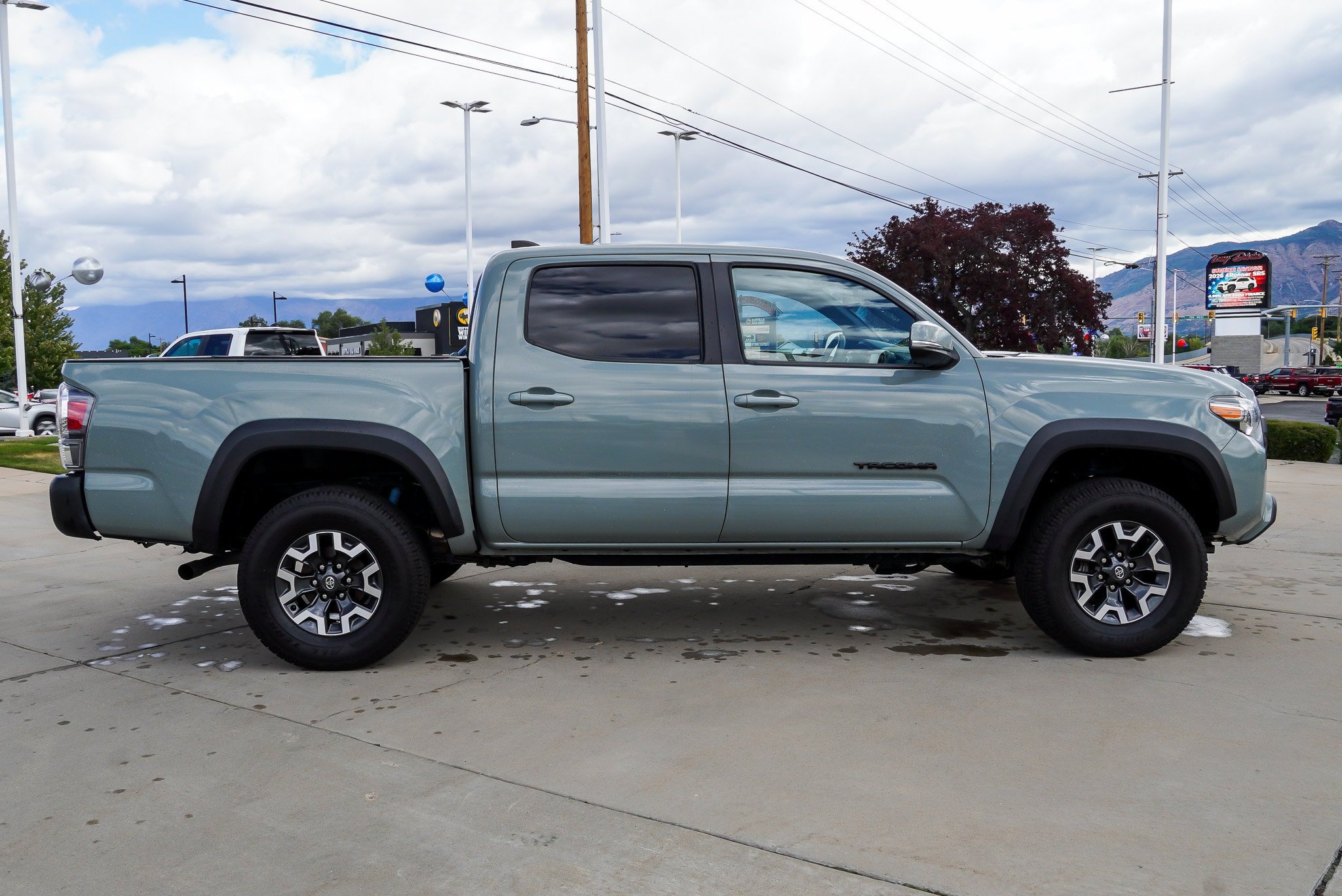 Certified 2022 Toyota Tacoma TRD Off-Road AWD/4WD image 9