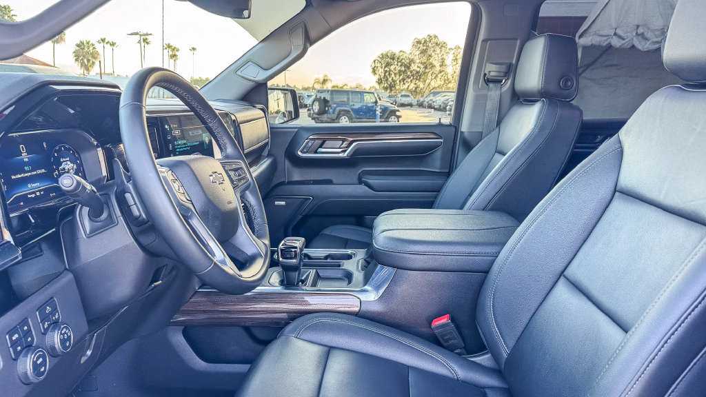 Used 2024 Chevrolet Silverado 1500 LT Trail Boss w/ Convenience Package II AWD/4WD image 21