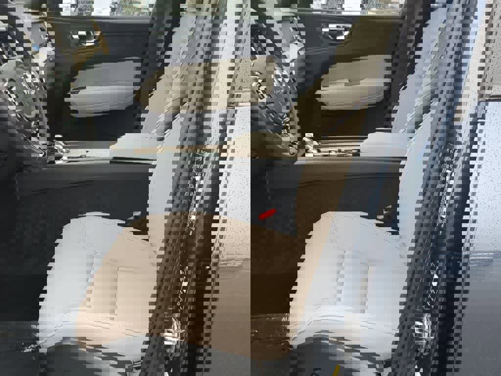 Used 2026 Volvo XC60 B5 Plus w/ Protection Package Premier image 15