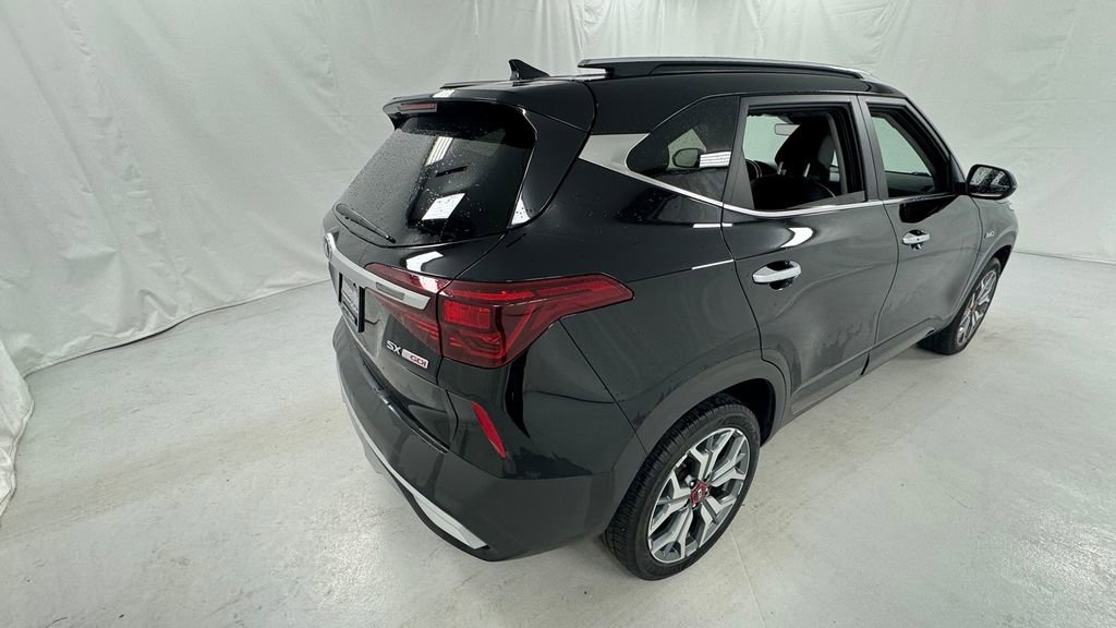 Used 2021 Kia Seltos SX w/ SX Sunroof Package image 3