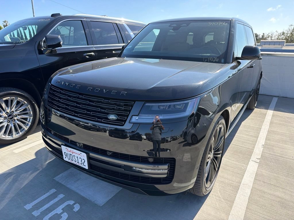 Used 2025 Land Rover Range Rover Long Wheelbase SE AWD/4WD image 2