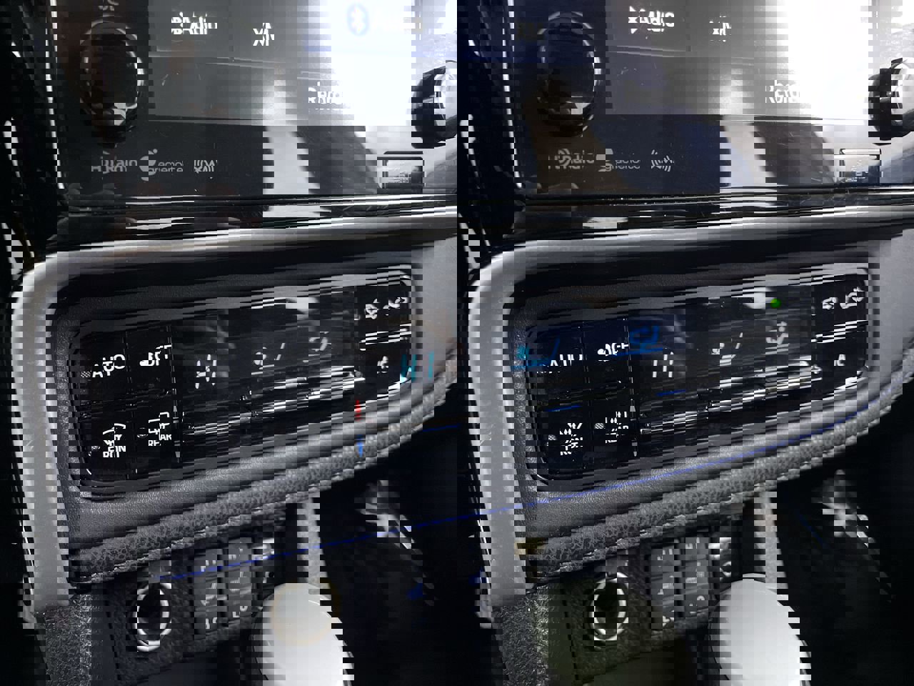 Used 2017 Toyota Corolla XSE image 17