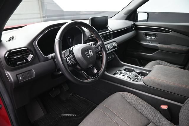 Used 2025 Honda Pilot Sport image 18