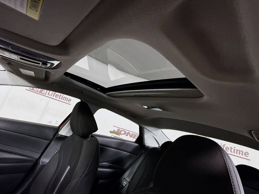 Certified 2022 Hyundai Elantra SEL w/ Convenience + Premium Package FWD image 11